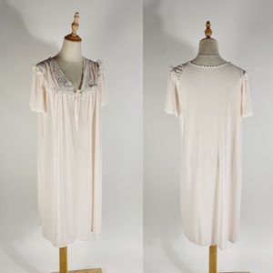 VINTAGE Light Pink Lace Trim Short Sleeve V-Neck Nightgown Medium